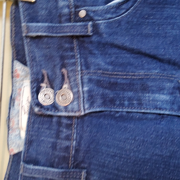 Levis shorts size 10 - Picture 2 of 6